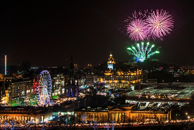 2014-homecoming-hogmanay-firework-thistles-at-edinburghs-hogmanay-torchlight-procession-c-grant-ritchie-real-edinburgh-2