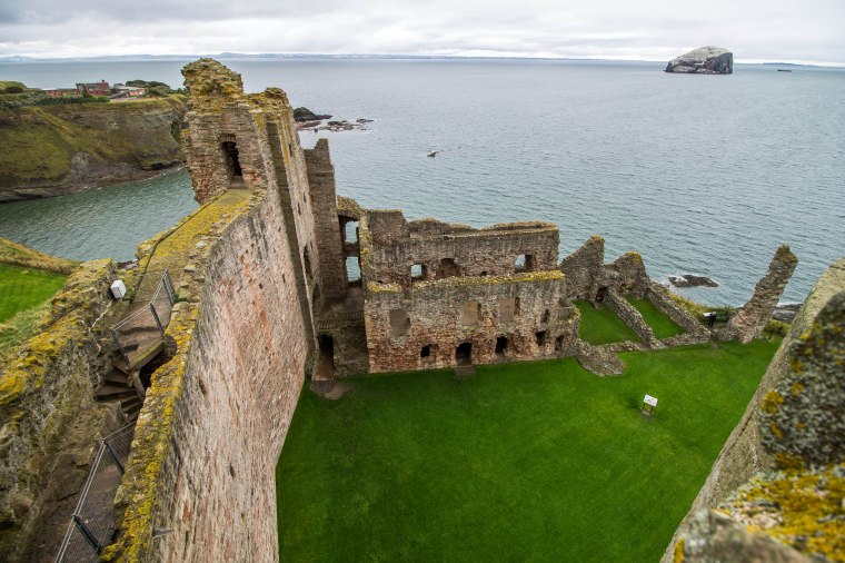 Tantallon-Castle-BeatriceRoat
