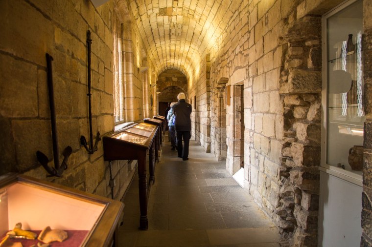 LinlithgowPalace-Scotland-BeatriceRoat