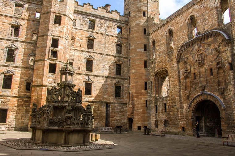 LinlithgowPalace-Scotland-BeatriceRoat