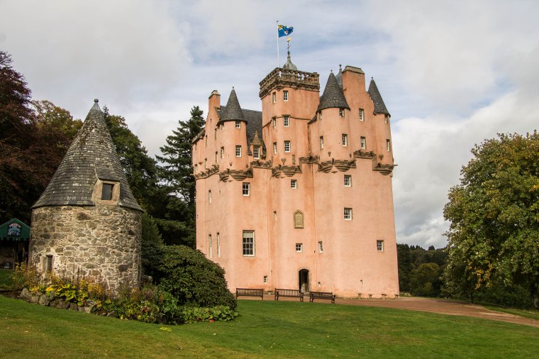 Craigievar-Castle-Scotland-BeatriceRoat