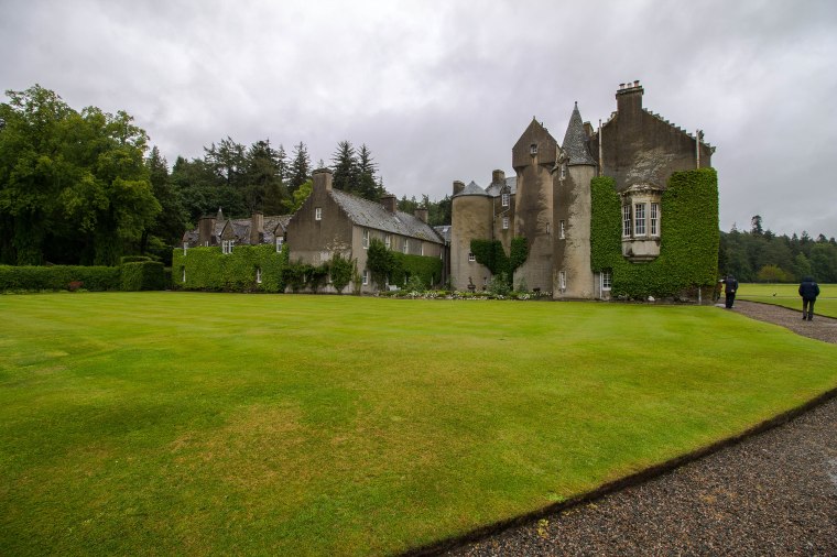 Ballindalloch Castle-BeatriceRoat