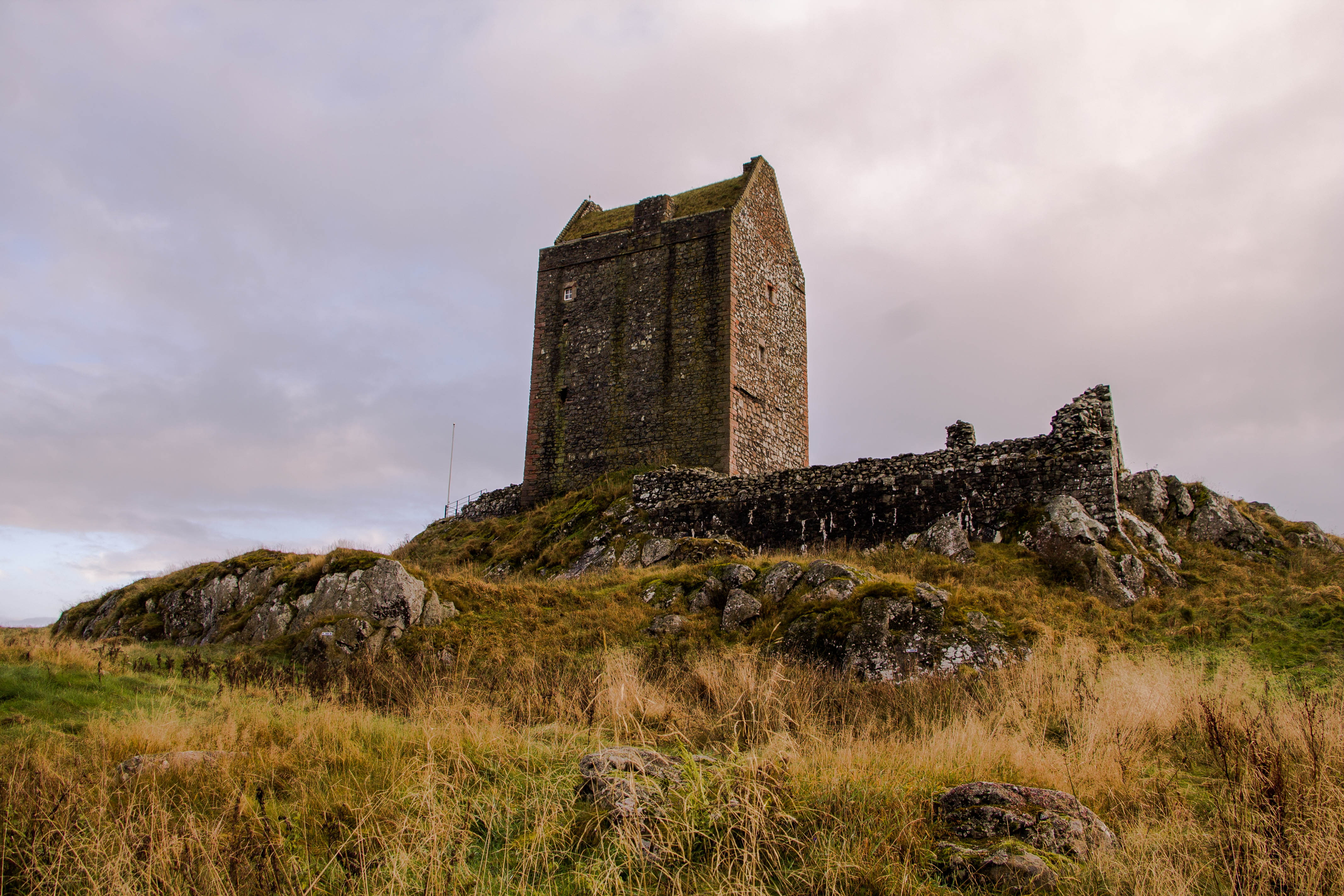 Smailholm-Tower-Scotland-BeatriceRoat