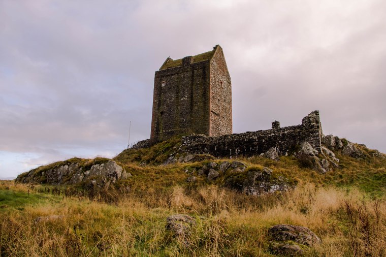 Smailholm-Tower-Scotland-BeatriceRoat