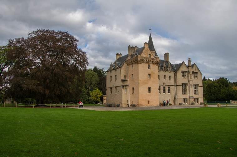 BrodieCastle-Scotland-BeatriceRoat