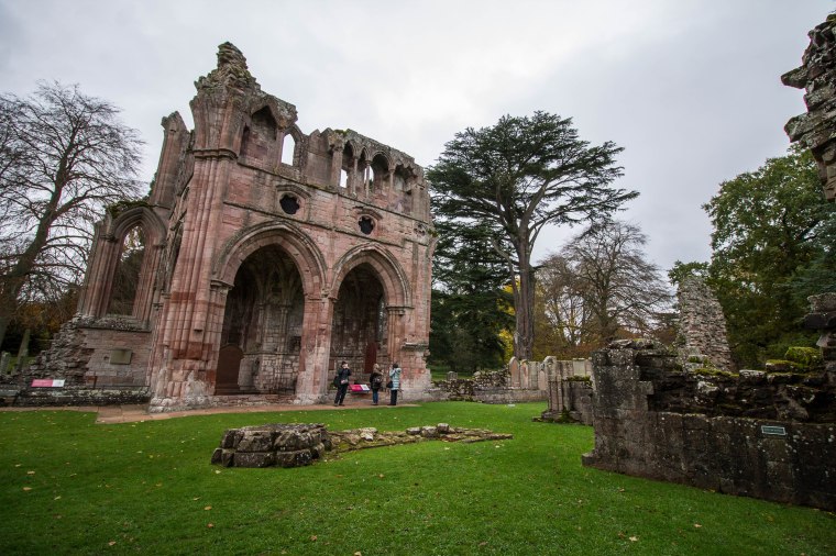 Dryburgh-Abbey-Scotland-BeatriceRoat