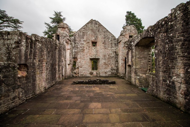 Dryburgh-Abbey-Scotland-BeatriceRoat
