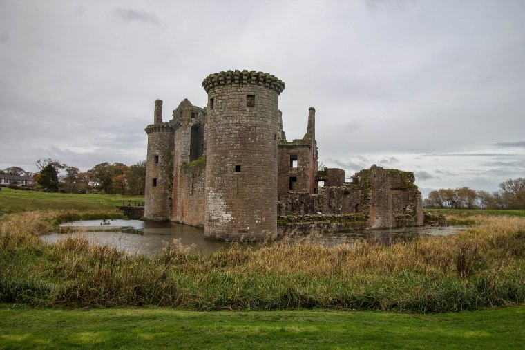 CaerlaverockCastle-Scotland-BeatriceRoat