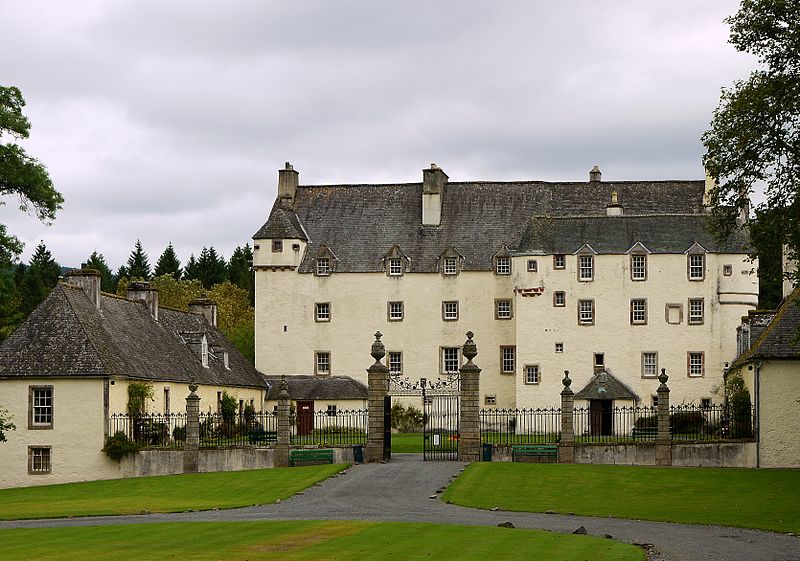 800px-traquair_house